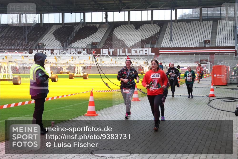 07.12.2025 - St. Pauli X-Mass-Run No. 15 Luisa Fischer http://msf.ph/oto/9383731 07.12.2025 10:55:03 Ziel 1177, 2358, 2328, 2286, 656, 692, 1177, 1393, 1489, 2286, 2328, 2358, 2360, 2832, 3391, 3437 meine-sportfotos.de