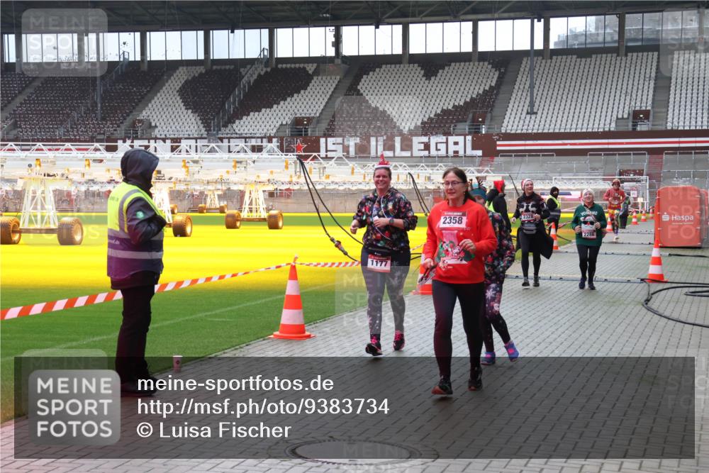 07.12.2025 - St. Pauli X-Mass-Run No. 15 Luisa Fischer http://msf.ph/oto/9383734 07.12.2025 10:55:03 Ziel 1177, 2358, 2286, 656, 692, 1177, 1393, 1489, 2286, 2328, 2358, 2360, 2832, 3391, 3437 meine-sportfotos.de