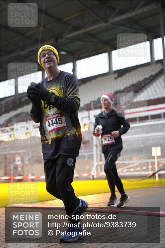 07.12.2025 - St. Pauli X-Mass-Run No. 15 Patografie http://msf.ph/oto/9383739 07.12.2025 10:25:18 Ziel 1247, 1631, 1977, 1987, 1995, 2029, 3962, 4118, 4119, 4121, 4201, 4204, 4284, 4335, 4445, 4482, 4485 meine-sportfotos.de