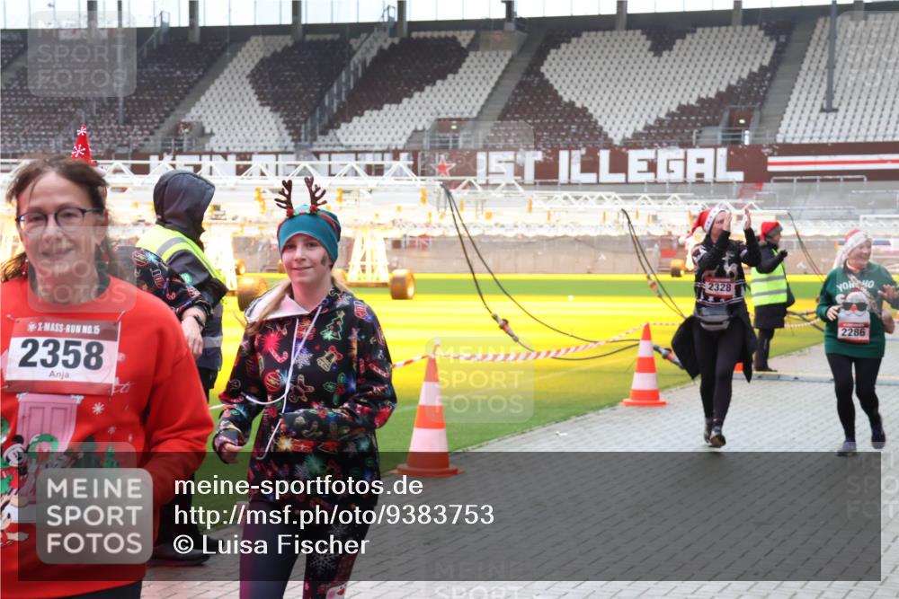 07.12.2025 - St. Pauli X-Mass-Run No. 15 Luisa Fischer http://msf.ph/oto/9383753 07.12.2025 10:55:05 Ziel 15, 2358, 2328, 2286, 656, 692, 1177, 1393, 1489, 2286, 2328, 2358, 2360, 2832, 3391, 3437 meine-sportfotos.de