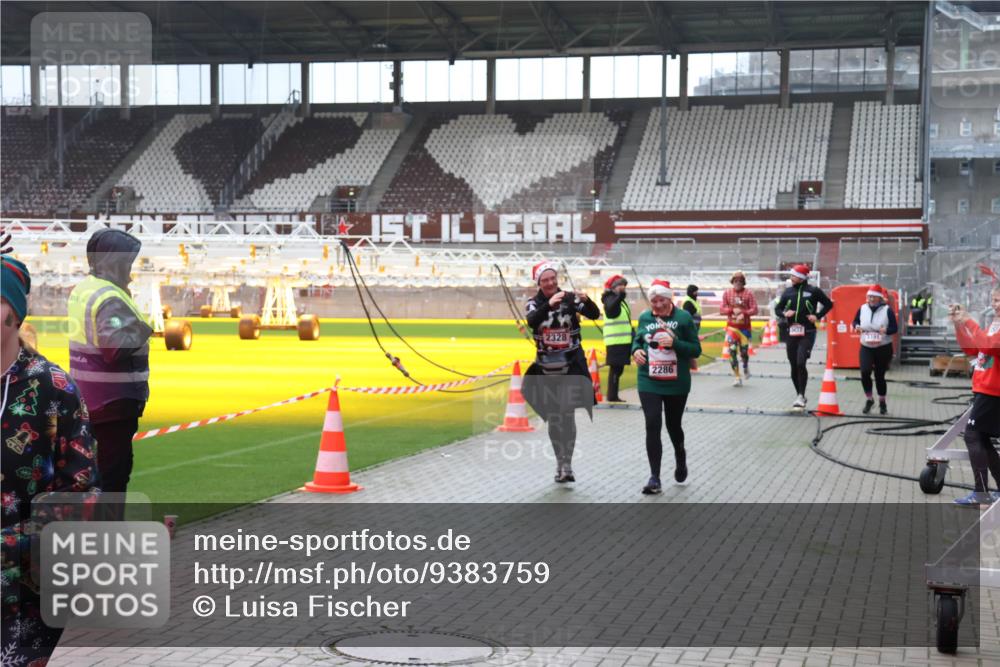 07.12.2025 - St. Pauli X-Mass-Run No. 15 Luisa Fischer http://msf.ph/oto/9383759 07.12.2025 10:55:06 Ziel 06, 2328, 2286, 656, 692, 1177, 1393, 1489, 2286, 2328, 2358, 2360, 2832, 3391, 3437 meine-sportfotos.de