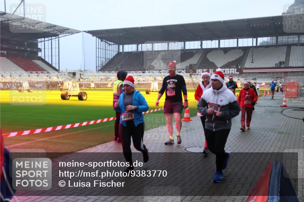 07.12.2025 - St. Pauli X-Mass-Run No. 15 Luisa Fischer http://msf.ph/oto/9383770 07.12.2025 10:13:48 Ziel 3589, 17, 1397, 3588, 80, 88, 970, 1044, 1062, 1126, 1220, 1397, 1699, 1733, 2687, 2711, 2712, 2905, 3588, 3589, 4081, 4082, 4083, 4487, 4664 meine-sportfotos.de