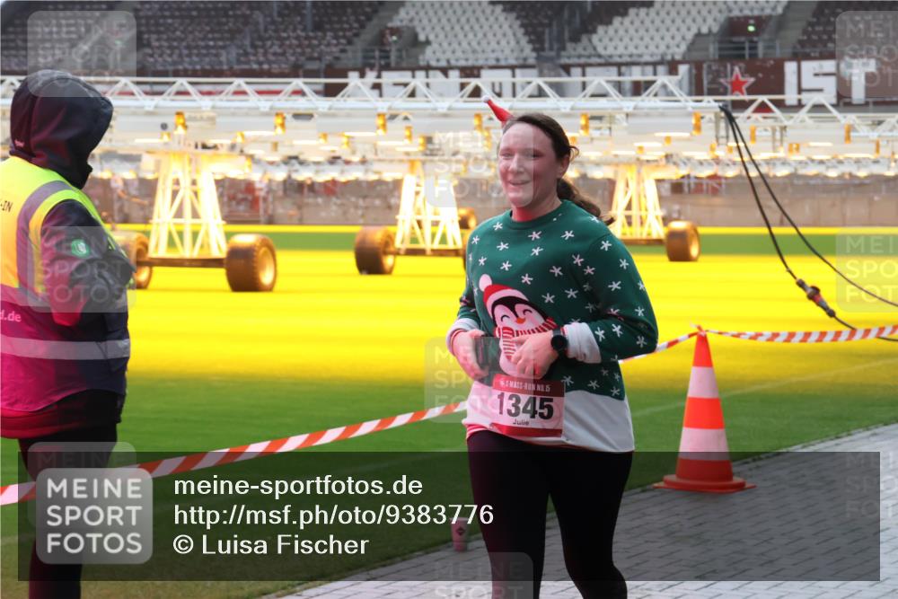 07.12.2025 - St. Pauli X-Mass-Run No. 15 Luisa Fischer http://msf.ph/oto/9383776 07.12.2025 11:27:05 Ziel 1, 15, 1345, 205, 209, 610, 624, 1080, 1345, 1498, 1501, 1632, 2024, 2026, 2059, 2063, 2066, 2069, 2072, 2074, 2124, 2175, 2176, 2234, 2236, 2237, 2240, 2257, 2260, 2637, 2748, 2749, 2786, 2789, 2790, 2795, 2813, 2942, 2972, 2979, 3217, 3257, 3258, 3260, 3261, 3607, 4884 meine-sportfotos.de