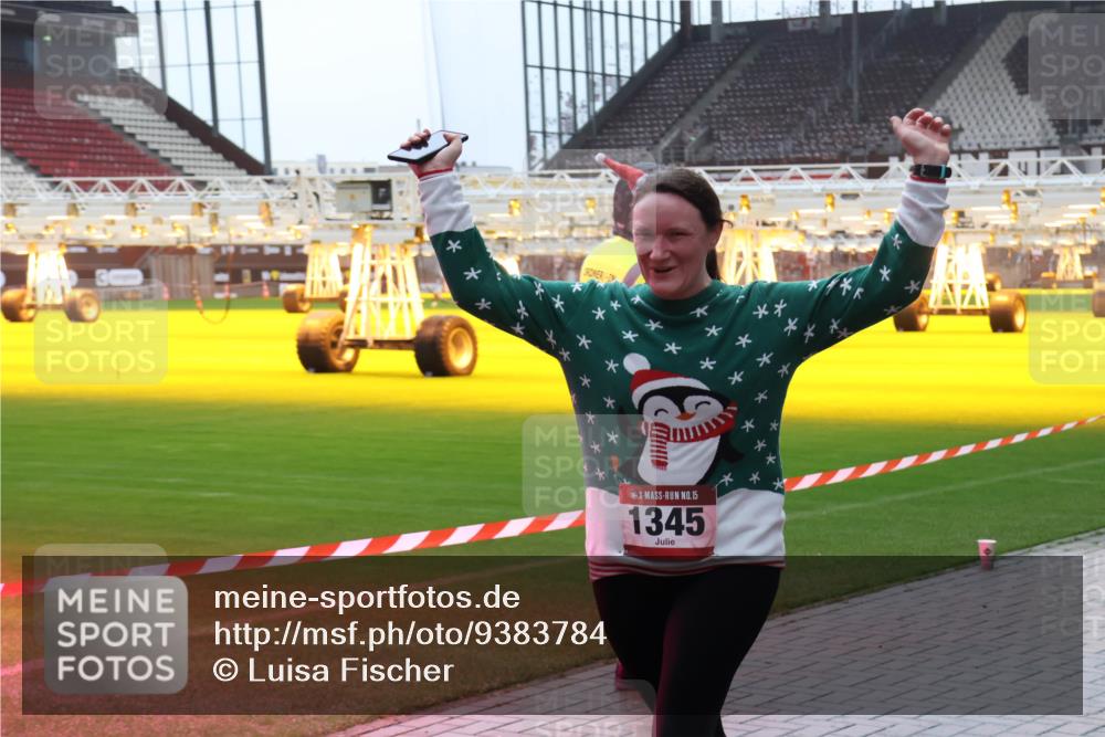 07.12.2025 - St. Pauli X-Mass-Run No. 15 Luisa Fischer http://msf.ph/oto/9383784 07.12.2025 11:27:06 Ziel 15, 1345, 205, 209, 610, 624, 1080, 1345, 1498, 1501, 1632, 2024, 2026, 2059, 2063, 2066, 2069, 2072, 2074, 2124, 2175, 2176, 2234, 2236, 2237, 2240, 2257, 2260, 2637, 2748, 2749, 2786, 2789, 2790, 2795, 2813, 2942, 2972, 2979, 3217, 3257, 3258, 3260, 3261, 4884 meine-sportfotos.de