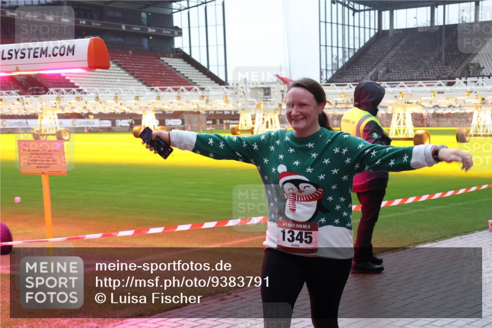 07.12.2025 - St. Pauli X-Mass-Run No. 15 Luisa Fischer http://msf.ph/oto/9383791 07.12.2025 11:27:06 Ziel 15, 1345, 205, 209, 610, 624, 1080, 1345, 1498, 1501, 1632, 2024, 2026, 2059, 2063, 2066, 2069, 2072, 2074, 2124, 2175, 2176, 2234, 2236, 2237, 2240, 2257, 2260, 2637, 2748, 2749, 2786, 2789, 2790, 2795, 2813, 2942, 2972, 2979, 3217, 3257, 3258, 3260, 3261, 4884 meine-sportfotos.de