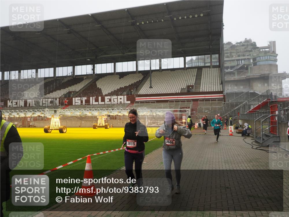 07.12.2025 - St. Pauli X-Mass-Run No. 15 Fabian Wolf http://msf.ph/oto/9383793 07.12.2025 10:11:17 Ziel 1969, 3354, 3815, 4499, 4525, 4661 meine-sportfotos.de