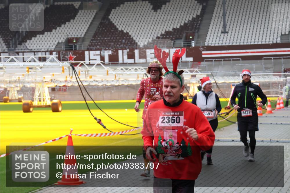 07.12.2025 - St. Pauli X-Mass-Run No. 15 Luisa Fischer http://msf.ph/oto/9383797 07.12.2025 10:55:11 Ziel 15, 2360, 3391, 3437, 656, 692, 1177, 1393, 1489, 2286, 2328, 2358, 2360, 2832, 3391, 3437 meine-sportfotos.de