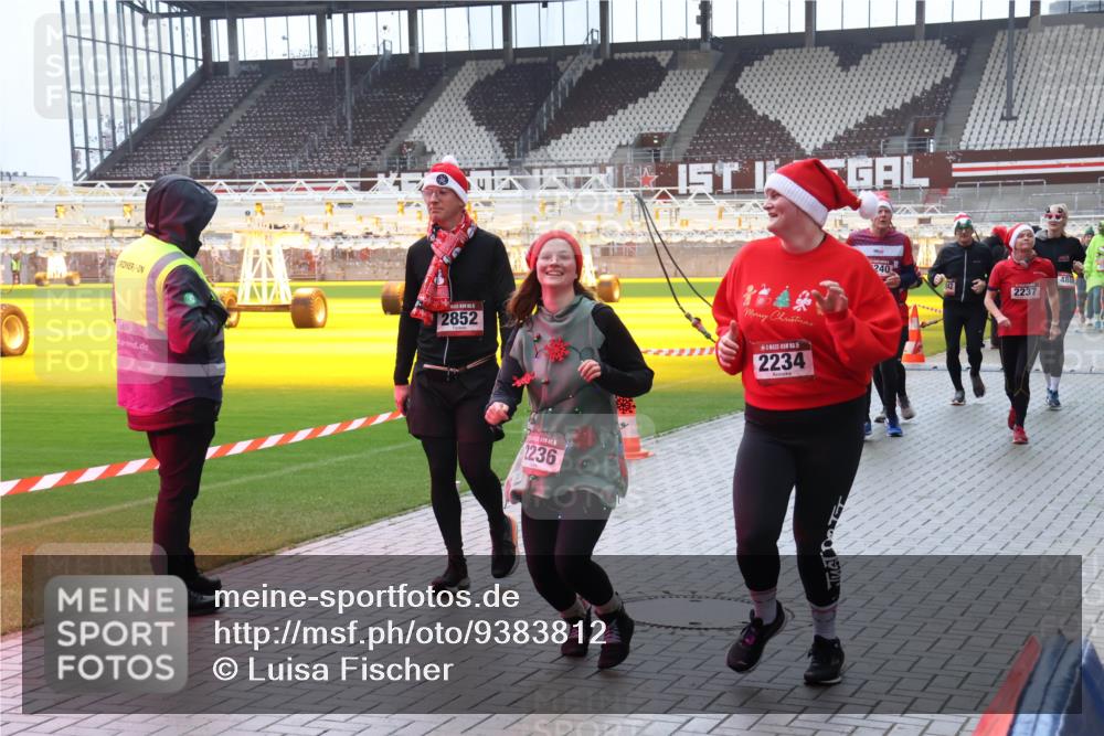 07.12.2025 - St. Pauli X-Mass-Run No. 15 Luisa Fischer http://msf.ph/oto/9383812 07.12.2025 11:27:09 Ziel 2852, 1236, 1, 2234, 240, 48, 2237, 205, 209, 610, 624, 1080, 1345, 1498, 1501, 1632, 2024, 2026, 2059, 2063, 2066, 2069, 2072, 2074, 2124, 2175, 2176, 2234, 2236, 2237, 2240, 2257, 2260, 2637, 2748, 2749, 2789, 2790, 2813, 2942, 2972, 2979, 3098, 3099, 3217, 3257, 3258, 3260, 3261, 4884 meine-sportfotos.de