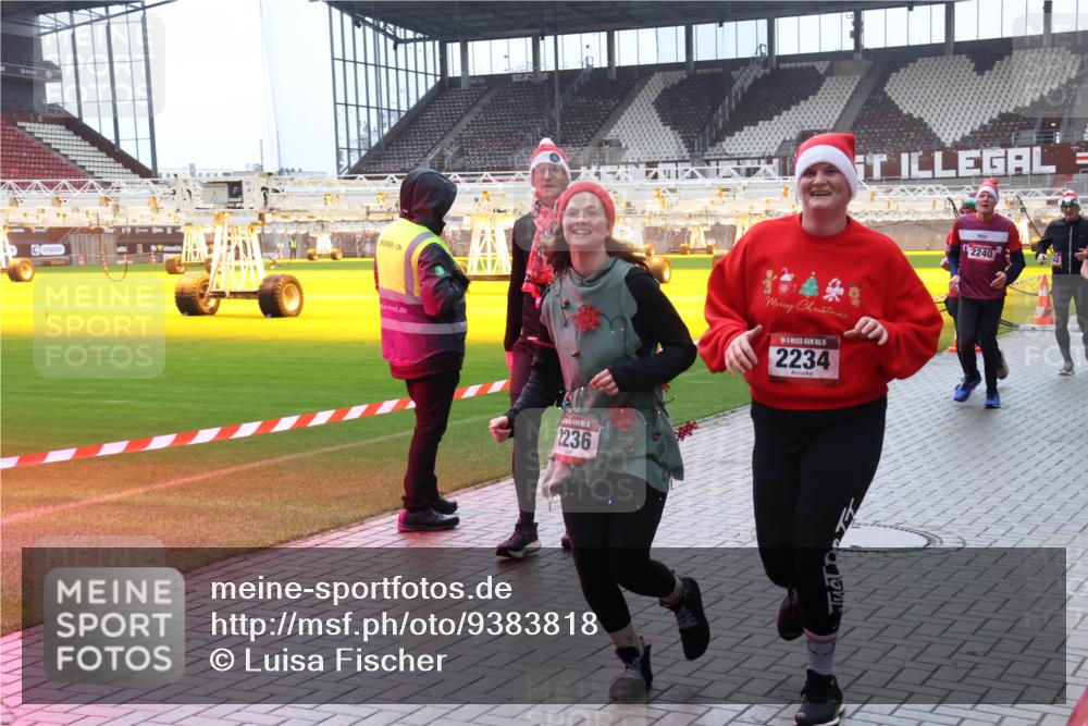 07.12.2025 - St. Pauli X-Mass-Run No. 15 Luisa Fischer http://msf.ph/oto/9383818 07.12.2025 11:27:10 Ziel 2236, 5, 2234, 2240, 205, 209, 610, 624, 1080, 1345, 1498, 1501, 1632, 2024, 2026, 2059, 2063, 2066, 2069, 2072, 2074, 2124, 2175, 2176, 2234, 2236, 2237, 2240, 2257, 2260, 2637, 2748, 2749, 2789, 2790, 2813, 2942, 2972, 2979, 3098, 3099, 3217, 3258, 4884 meine-sportfotos.de