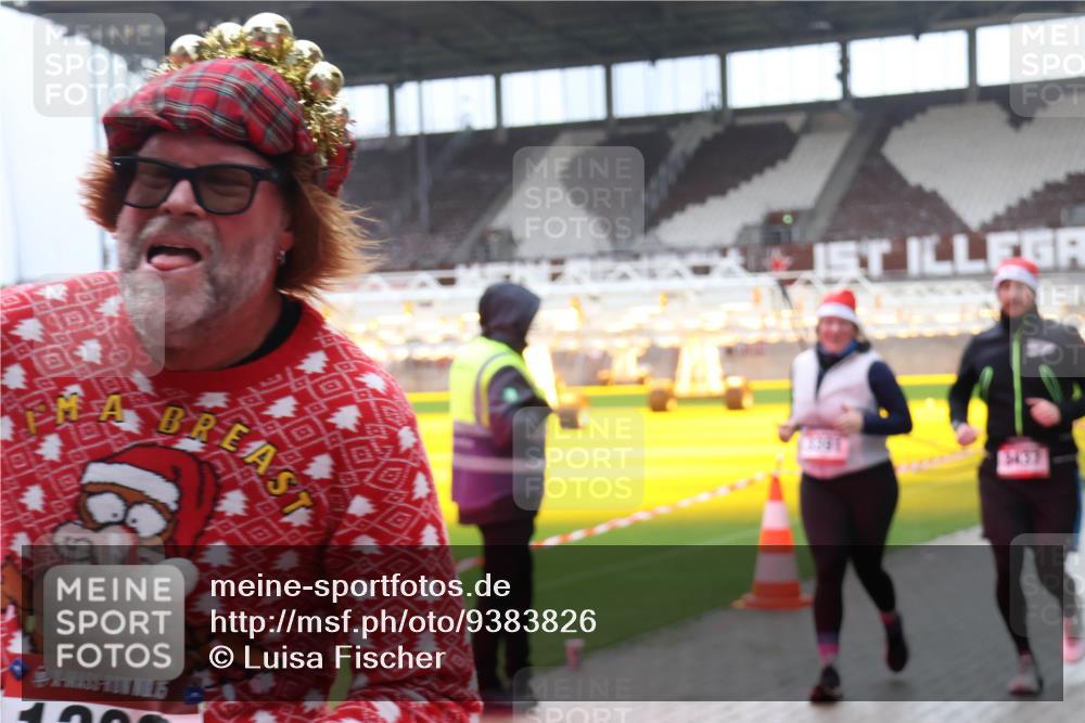 07.12.2025 - St. Pauli X-Mass-Run No. 15 Luisa Fischer http://msf.ph/oto/9383826 07.12.2025 10:55:14 Ziel 101, 3437, 656, 692, 1177, 1393, 1489, 2286, 2328, 2358, 2360, 2832, 3391, 3437 meine-sportfotos.de