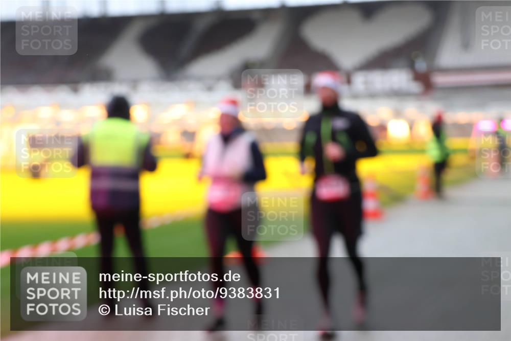 07.12.2025 - St. Pauli X-Mass-Run No. 15 Luisa Fischer http://msf.ph/oto/9383831 07.12.2025 10:55:15 Ziel 656, 692, 1177, 1393, 1489, 2286, 2328, 2358, 2360, 2832, 3391, 3437 meine-sportfotos.de
