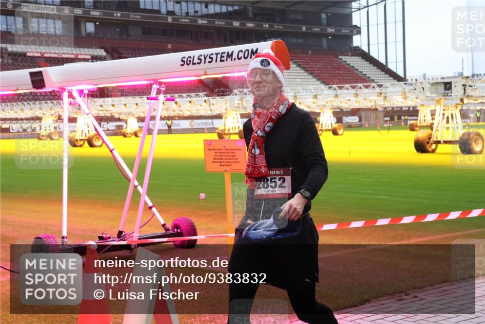 07.12.2025 - St. Pauli X-Mass-Run No. 15 Luisa Fischer http://msf.ph/oto/9383832 07.12.2025 11:27:12 Ziel 15, 2852, 205, 209, 610, 624, 1080, 1498, 1501, 1632, 2024, 2026, 2059, 2066, 2069, 2072, 2074, 2124, 2175, 2176, 2234, 2236, 2237, 2240, 2257, 2260, 2637, 2748, 2749, 2789, 2790, 2813, 2887, 2942, 2972, 2979, 3098, 3099, 3217, 4884 meine-sportfotos.de