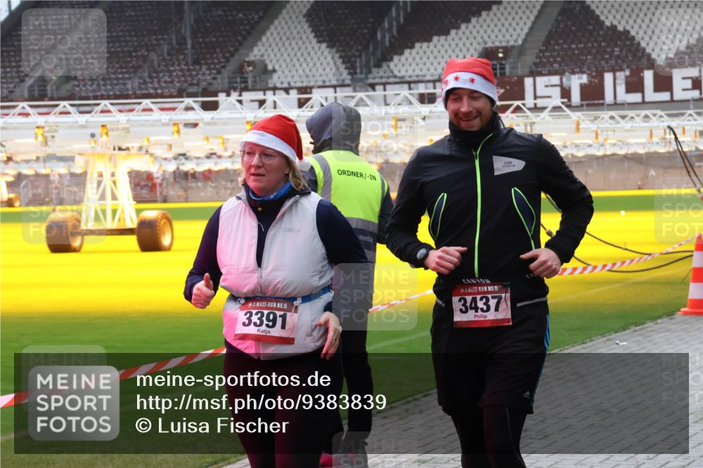 07.12.2025 - St. Pauli X-Mass-Run No. 15 Luisa Fischer http://msf.ph/oto/9383839 07.12.2025 10:55:16 Ziel 15, 3391, 15, 3437, 656, 692, 1177, 1393, 1489, 1689, 2286, 2328, 2358, 2360, 2832, 3391, 3437 meine-sportfotos.de
