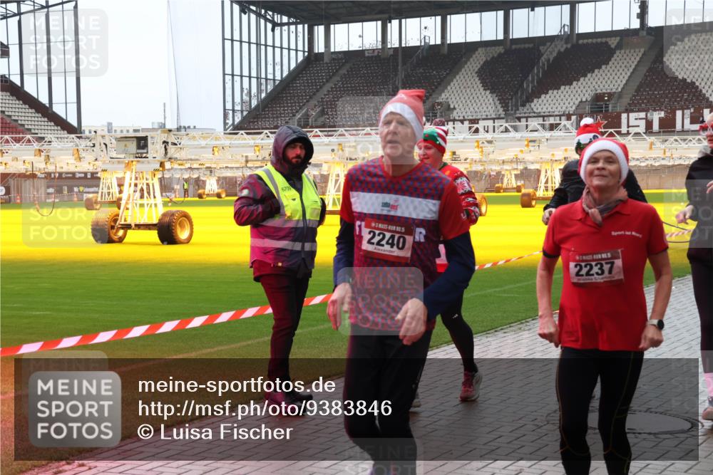07.12.2025 - St. Pauli X-Mass-Run No. 15 Luisa Fischer http://msf.ph/oto/9383846 07.12.2025 11:27:14 Ziel 6709, 5, 2240, 2237, 205, 209, 610, 624, 1080, 1498, 1632, 2024, 2026, 2072, 2175, 2176, 2234, 2236, 2237, 2240, 2257, 2748, 2749, 2789, 2790, 2813, 2887, 2942, 2972, 2979, 3098, 3099, 3217, 4884 meine-sportfotos.de