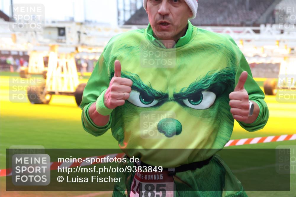 07.12.2025 - St. Pauli X-Mass-Run No. 15 Luisa Fischer http://msf.ph/oto/9383849 07.12.2025 10:56:18 Ziel 15, 485, 2485, 4493 meine-sportfotos.de