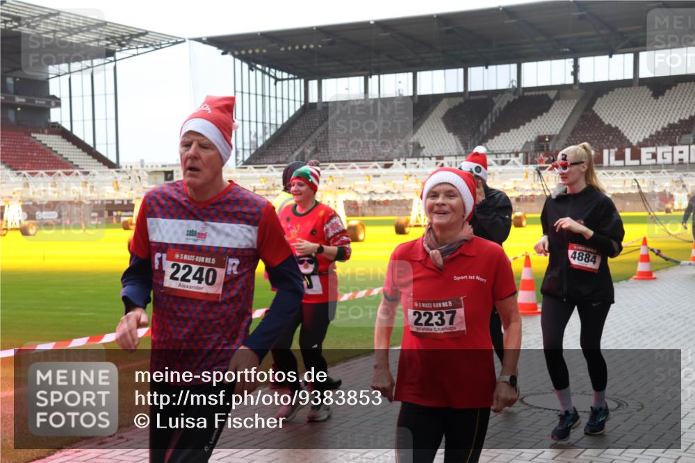 07.12.2025 - St. Pauli X-Mass-Run No. 15 Luisa Fischer http://msf.ph/oto/9383853 07.12.2025 11:27:14 Ziel 5, 2240, 5, 2237, 4884, 205, 209, 610, 624, 1080, 1498, 1632, 2024, 2026, 2072, 2175, 2176, 2234, 2236, 2237, 2240, 2257, 2748, 2749, 2789, 2790, 2813, 2887, 2942, 2972, 2979, 3098, 3099, 3217, 4884 meine-sportfotos.de
