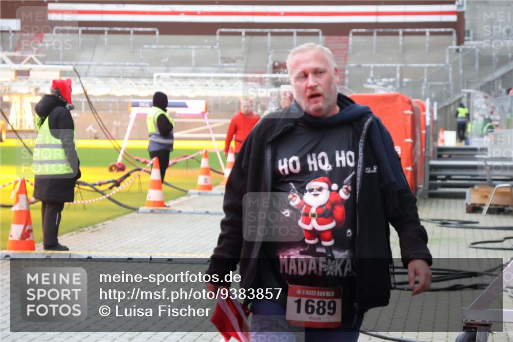 07.12.2025 - St. Pauli X-Mass-Run No. 15 Luisa Fischer http://msf.ph/oto/9383857 07.12.2025 10:56:29 Ziel 5, 1689, 951, 955, 1790, 1793, 2485, 4493 meine-sportfotos.de