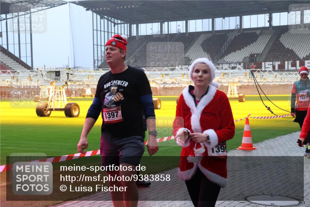 07.12.2025 - St. Pauli X-Mass-Run No. 15 Luisa Fischer http://msf.ph/oto/9383858 07.12.2025 10:13:50 Ziel 1929, 15, 1397, 1399, 2687, 80, 88, 970, 1044, 1062, 1126, 1220, 1397, 1699, 1733, 2711, 2712, 2905, 3588, 3589, 4081, 4082, 4083, 4487, 4664 meine-sportfotos.de