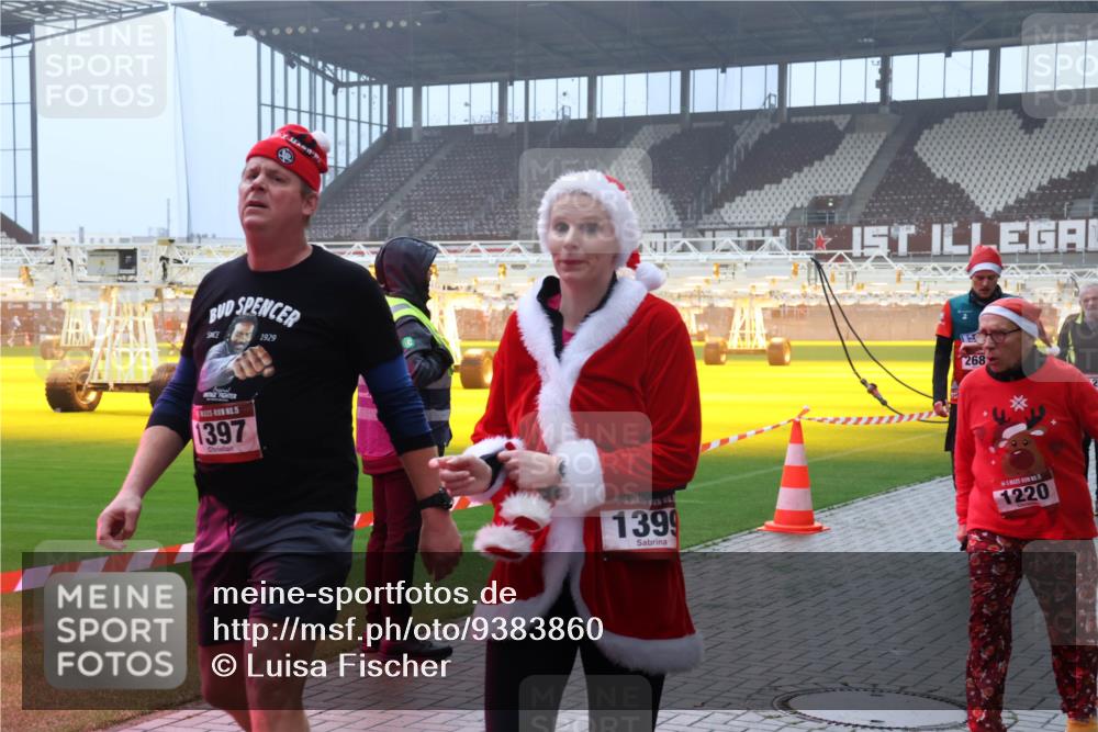 07.12.2025 - St. Pauli X-Mass-Run No. 15 Luisa Fischer http://msf.ph/oto/9383860 07.12.2025 10:13:50 Ziel 1929, 5, 1397, 268, 1399, 1220, 80, 88, 970, 1044, 1062, 1126, 1220, 1397, 1699, 1733, 2711, 2712, 2905, 3588, 3589, 4081, 4082, 4083, 4487, 4664 meine-sportfotos.de