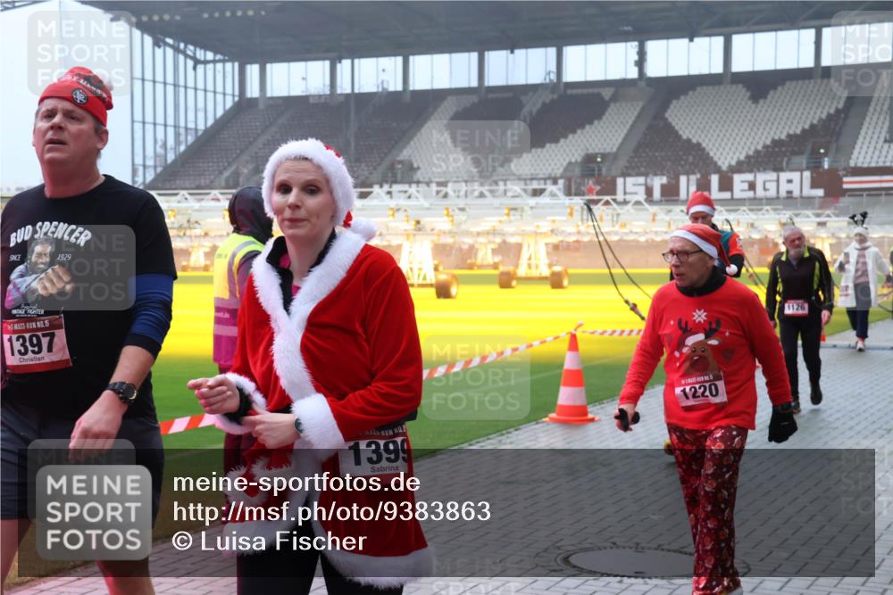 07.12.2025 - St. Pauli X-Mass-Run No. 15 Luisa Fischer http://msf.ph/oto/9383863 07.12.2025 10:13:51 Ziel 1929, 15, 1397, 1399, 5, 1220, 1126, 80, 88, 970, 1044, 1062, 1126, 1220, 1397, 1699, 1733, 2711, 2712, 2905, 3588, 3589, 4081, 4082, 4083, 4487, 4664 meine-sportfotos.de