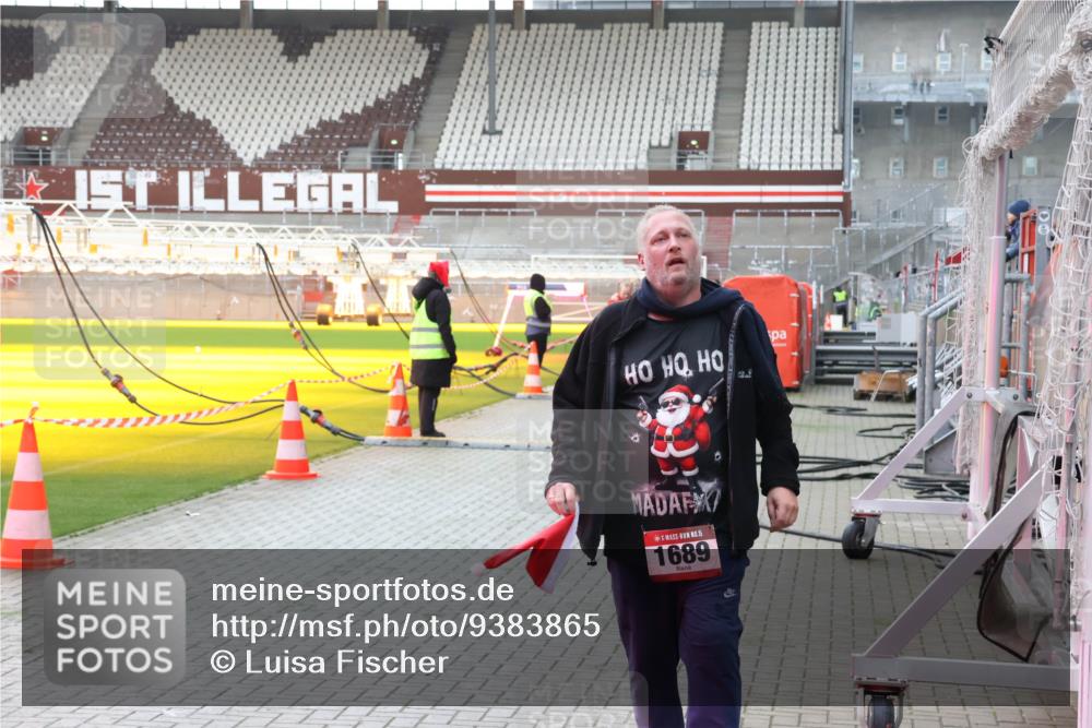 07.12.2025 - St. Pauli X-Mass-Run No. 15 Luisa Fischer http://msf.ph/oto/9383865 07.12.2025 10:56:30 Ziel 15, 1689, 951, 955, 1790, 1793, 2485, 4493 meine-sportfotos.de