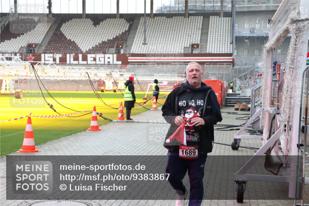 07.12.2025 - St. Pauli X-Mass-Run No. 15 Luisa Fischer http://msf.ph/oto/9383867 07.12.2025 10:56:31 Ziel 5, 1689, 951, 955, 1790, 1793, 2170, 2485, 4063, 4493 meine-sportfotos.de