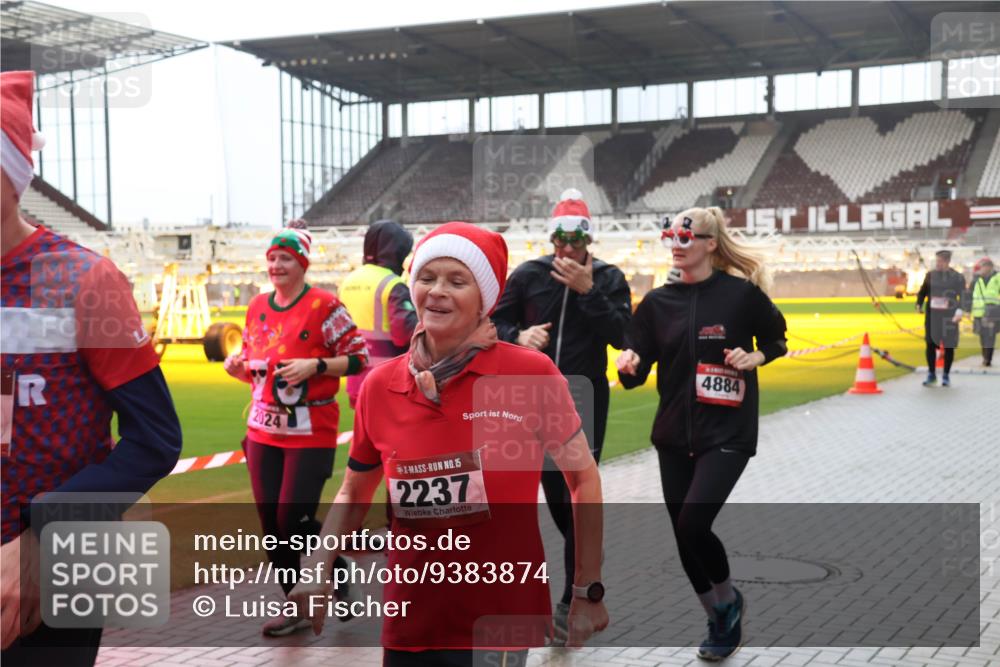 07.12.2025 - St. Pauli X-Mass-Run No. 15 Luisa Fischer http://msf.ph/oto/9383874 07.12.2025 11:27:15 Ziel 2024, 15, 2237, 4884, 205, 209, 1080, 1632, 2024, 2026, 2072, 2175, 2176, 2234, 2236, 2237, 2240, 2257, 2748, 2749, 2789, 2790, 2813, 2887, 2942, 2972, 2979, 3098, 3099, 4884 meine-sportfotos.de