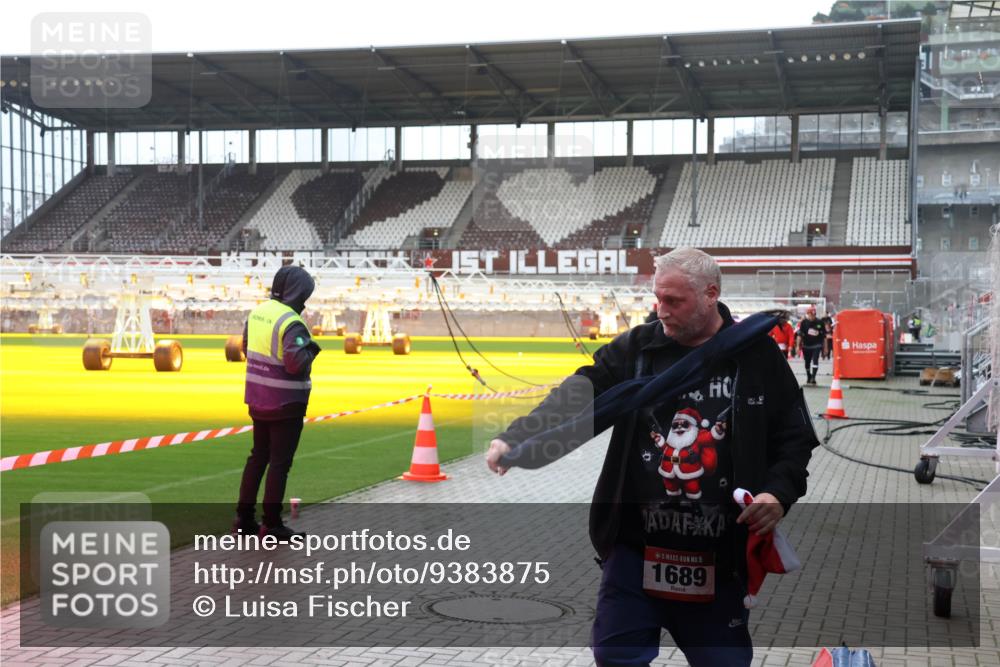 07.12.2025 - St. Pauli X-Mass-Run No. 15 Luisa Fischer http://msf.ph/oto/9383875 07.12.2025 10:56:33 Ziel 15, 1689, 951, 955, 1790, 1793, 2170, 2485, 4063, 4146, 4493 meine-sportfotos.de