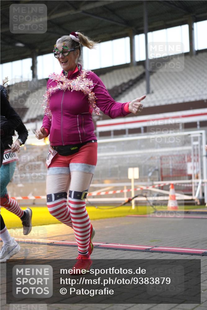 07.12.2025 - St. Pauli X-Mass-Run No. 15 Patografie http://msf.ph/oto/9383879 07.12.2025 10:25:36 Ziel 50, 129, 211, 369, 374, 387, 398, 404, 1069, 2041, 2104, 2149, 2215, 2680, 3742, 3779, 4162, 4164, 4202, 4372, 4373, 4501 meine-sportfotos.de