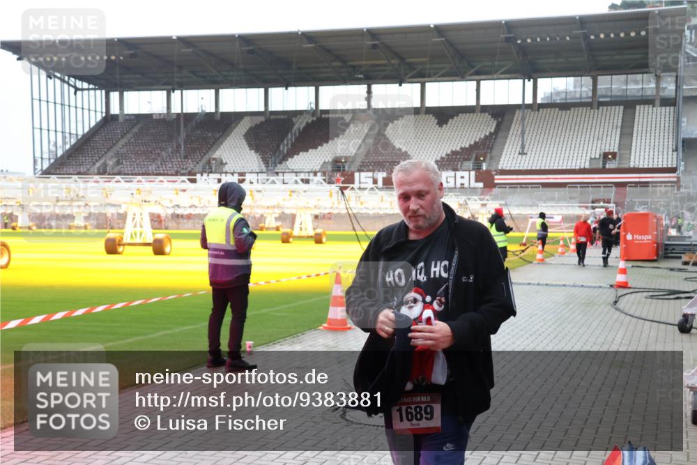 07.12.2025 - St. Pauli X-Mass-Run No. 15 Luisa Fischer http://msf.ph/oto/9383881 07.12.2025 10:56:34 Ziel 15, 1689, 951, 955, 1790, 1793, 2170, 2485, 4063, 4146, 4493 meine-sportfotos.de