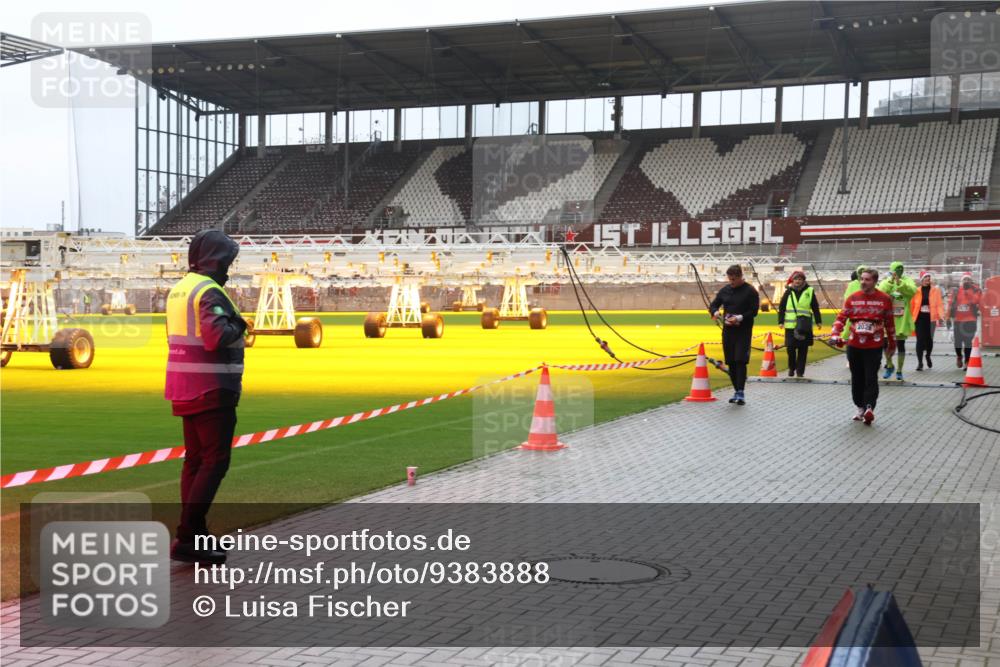 07.12.2025 - St. Pauli X-Mass-Run No. 15 Luisa Fischer http://msf.ph/oto/9383888 07.12.2025 11:27:16 Ziel 205, 209, 1080, 1632, 2024, 2026, 2072, 2175, 2176, 2234, 2236, 2237, 2240, 2748, 2749, 2789, 2790, 2813, 2887, 2942, 2972, 2979, 3098, 3099, 4884 meine-sportfotos.de