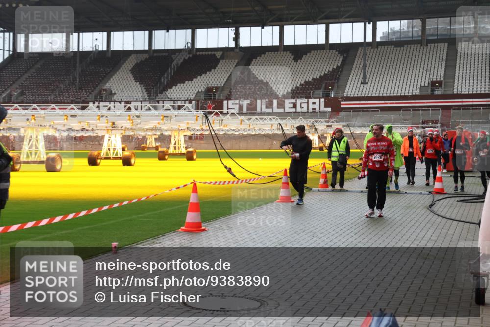 07.12.2025 - St. Pauli X-Mass-Run No. 15 Luisa Fischer http://msf.ph/oto/9383890 07.12.2025 11:27:17 Ziel 979, 2972, 2739, 2026, 205, 209, 1080, 2024, 2026, 2072, 2175, 2176, 2234, 2236, 2237, 2240, 2748, 2749, 2789, 2790, 2813, 2887, 2942, 2972, 2979, 3098, 3099, 4884 meine-sportfotos.de