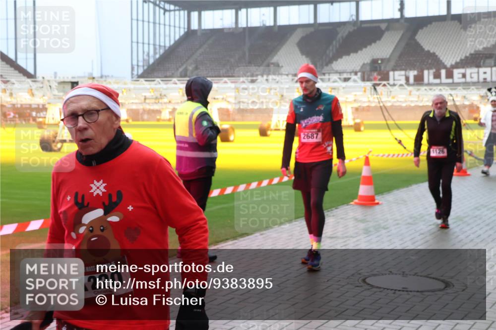 07.12.2025 - St. Pauli X-Mass-Run No. 15 Luisa Fischer http://msf.ph/oto/9383895 07.12.2025 10:13:53 Ziel 15, 1220, 2687, 1126, 88, 970, 1044, 1062, 1126, 1220, 1397, 1699, 1733, 2711, 2712, 2905, 3588, 3589, 4081, 4082, 4083, 4664 meine-sportfotos.de