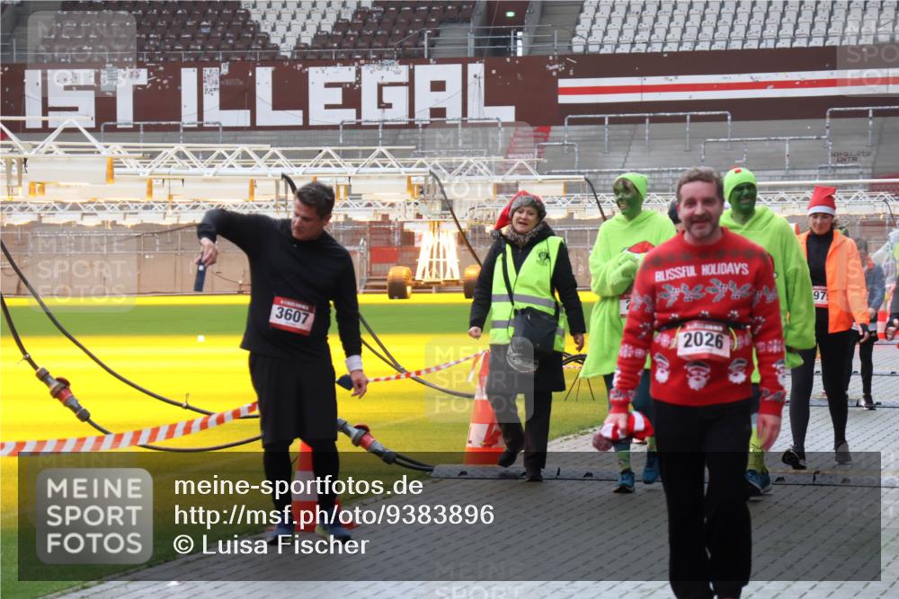 07.12.2025 - St. Pauli X-Mass-Run No. 15 Luisa Fischer http://msf.ph/oto/9383896 07.12.2025 11:27:18 Ziel 3607, 249, 2026, 97, 205, 209, 1080, 2024, 2026, 2072, 2175, 2176, 2234, 2236, 2237, 2240, 2748, 2749, 2789, 2790, 2813, 2887, 2942, 2972, 2979, 3098, 3099, 4884 meine-sportfotos.de