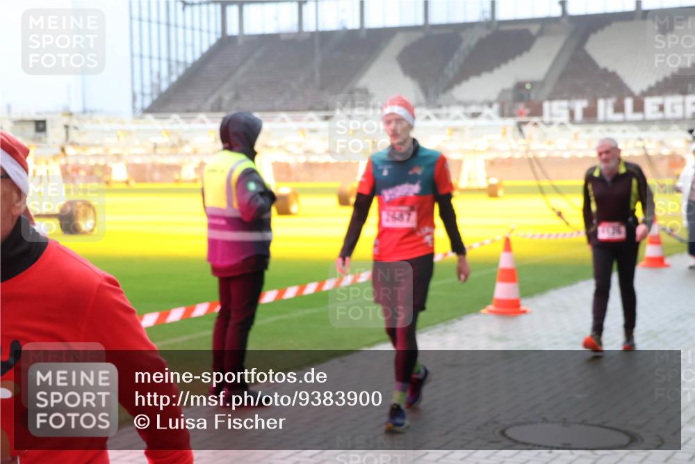07.12.2025 - St. Pauli X-Mass-Run No. 15 Luisa Fischer http://msf.ph/oto/9383900 07.12.2025 10:13:53 Ziel 2687, 88, 970, 1044, 1062, 1126, 1220, 1397, 1699, 1733, 2711, 2712, 2905, 3588, 3589, 4081, 4082, 4083, 4664 meine-sportfotos.de