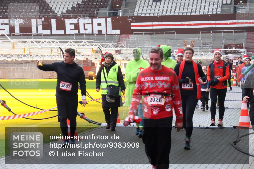 07.12.2025 - St. Pauli X-Mass-Run No. 15 Luisa Fischer http://msf.ph/oto/9383909 07.12.2025 11:27:19 Ziel 3607, 2739, 2972, 2026, 205, 209, 1080, 2024, 2026, 2072, 2175, 2176, 2234, 2236, 2237, 2240, 2748, 2749, 2789, 2790, 2813, 2887, 2942, 2972, 2979, 3098, 3099, 4884 meine-sportfotos.de