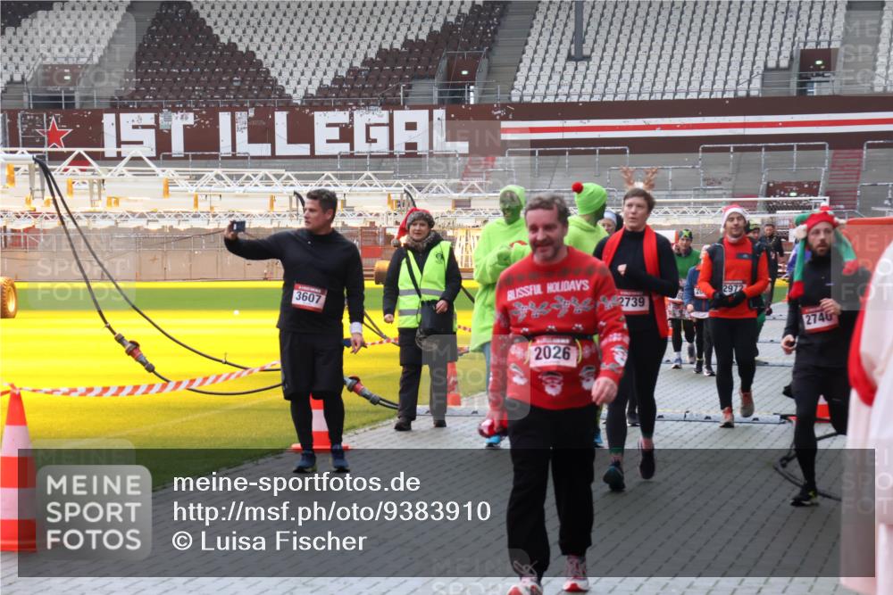 07.12.2025 - St. Pauli X-Mass-Run No. 15 Luisa Fischer http://msf.ph/oto/9383910 07.12.2025 11:27:20 Ziel 3607, 2739, 2026, 2972, 2746, 205, 209, 1080, 2024, 2026, 2072, 2175, 2176, 2234, 2236, 2237, 2240, 2748, 2749, 2789, 2790, 2813, 2887, 2942, 2972, 2979, 3098, 3099, 4884 meine-sportfotos.de