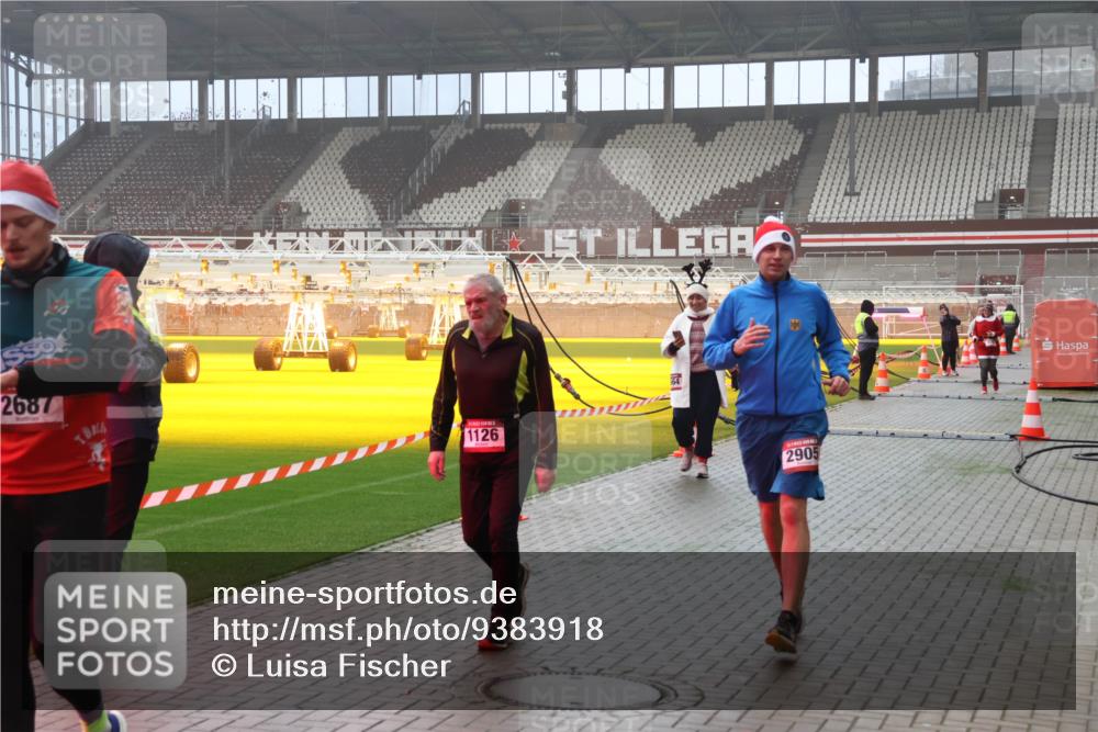 07.12.2025 - St. Pauli X-Mass-Run No. 15 Luisa Fischer http://msf.ph/oto/9383918 07.12.2025 10:13:55 Ziel 2687, 1126, 2905, 88, 970, 1044, 1062, 1126, 1220, 1397, 1699, 1733, 2711, 2712, 2905, 3588, 3589, 4081, 4082, 4083, 4664 meine-sportfotos.de