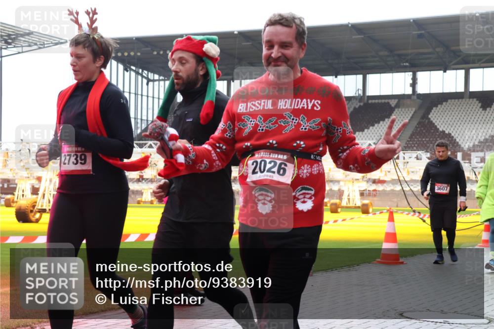07.12.2025 - St. Pauli X-Mass-Run No. 15 Luisa Fischer http://msf.ph/oto/9383919 07.12.2025 11:27:25 Ziel 2739, 15, 2026, 3607, 205, 209, 1080, 2024, 2026, 2072, 2175, 2176, 2234, 2236, 2237, 2240, 2748, 2749, 2789, 2790, 2813, 2887, 2942, 2972, 2979, 2995, 2999, 3004, 3098, 3099, 4884 meine-sportfotos.de