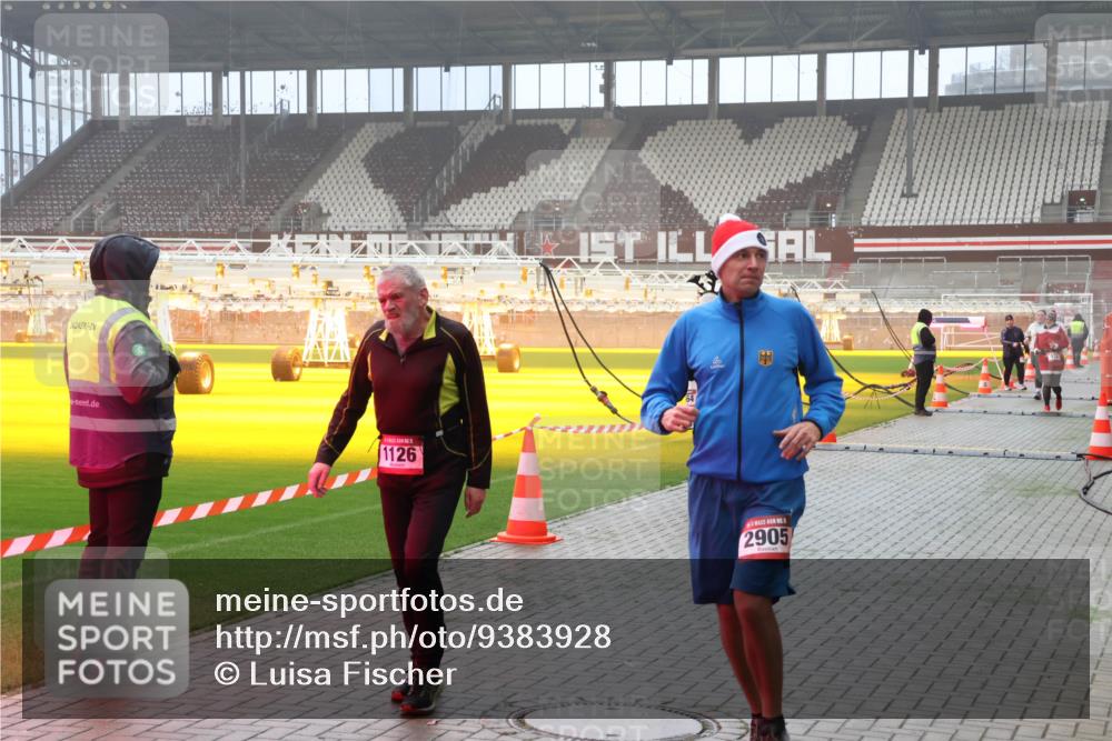 07.12.2025 - St. Pauli X-Mass-Run No. 15 Luisa Fischer http://msf.ph/oto/9383928 07.12.2025 10:13:56 Ziel 1126, 2905, 88, 970, 1044, 1062, 1126, 1220, 1699, 1733, 2711, 2712, 2905, 3588, 3589, 4081, 4082, 4083, 4664 meine-sportfotos.de