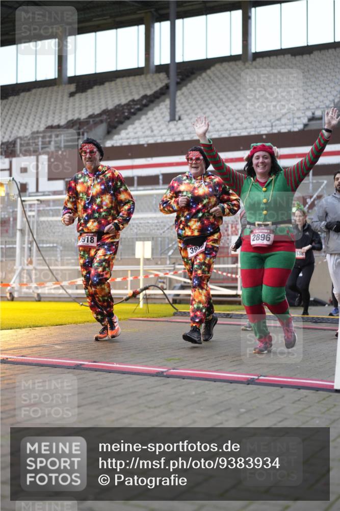 07.12.2025 - St. Pauli X-Mass-Run No. 15 Patografie http://msf.ph/oto/9383934 07.12.2025 10:25:45 Ziel 50, 129, 211, 369, 374, 387, 398, 404, 1069, 1227, 1538, 1581, 1586, 2041, 2104, 2106, 2149, 2191, 2215, 2896, 3742, 3779, 3910, 3918, 4162, 4164, 4300, 4301, 4501, 4775, 4782 meine-sportfotos.de