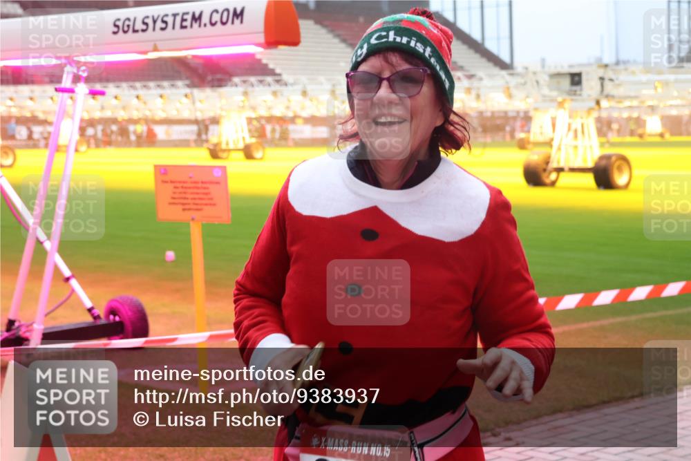 07.12.2025 - St. Pauli X-Mass-Run No. 15 Luisa Fischer http://msf.ph/oto/9383937 07.12.2025 10:14:11 Ziel 15, 88, 970, 1062, 1220, 1699, 2905, 2951, 4371 meine-sportfotos.de