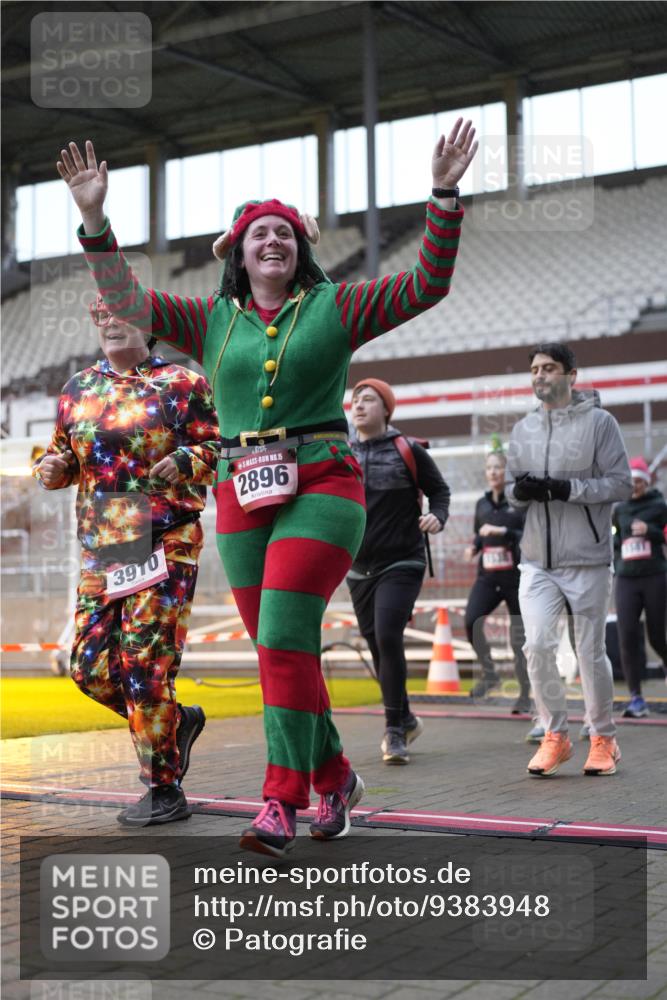 07.12.2025 - St. Pauli X-Mass-Run No. 15 Patografie http://msf.ph/oto/9383948 07.12.2025 10:25:46 Ziel 50, 129, 211, 369, 374, 387, 398, 404, 1069, 1227, 1538, 1561, 1581, 1586, 2041, 2104, 2106, 2149, 2191, 2215, 2896, 3742, 3779, 3805, 3910, 3918, 4300, 4301, 4501, 4775, 4782 meine-sportfotos.de