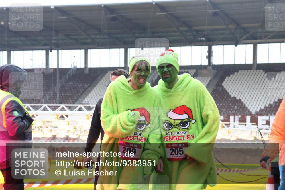 07.12.2025 - St. Pauli X-Mass-Run No. 15 Luisa Fischer http://msf.ph/oto/9383951 07.12.2025 11:27:30 Ziel 15, 209, 15, 205, 35, 36, 205, 209, 1080, 1772, 2024, 2026, 2072, 2175, 2176, 2234, 2236, 2237, 2240, 2789, 2790, 2813, 2887, 2942, 2972, 2979, 2995, 2999, 3004, 3098, 3099, 3956, 4647, 4656, 4884 meine-sportfotos.de