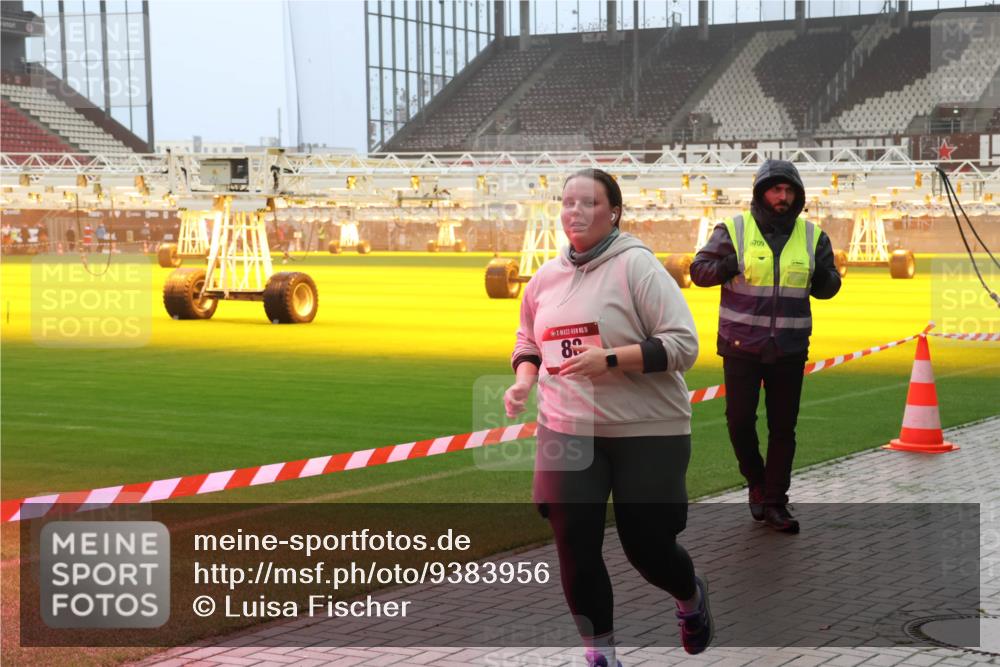 07.12.2025 - St. Pauli X-Mass-Run No. 15 Luisa Fischer http://msf.ph/oto/9383956 07.12.2025 10:14:13 Ziel 15, 88, 6709, 88, 970, 1062, 1220, 1699, 2905, 2951, 4371, 4502, 4526 meine-sportfotos.de