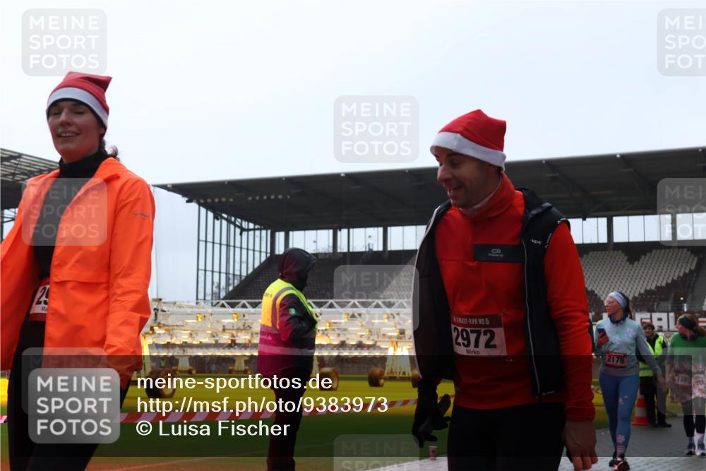 07.12.2025 - St. Pauli X-Mass-Run No. 15 Luisa Fischer http://msf.ph/oto/9383973 07.12.2025 11:27:34 Ziel 25, 15, 2972, 2176, 1080, 35, 36, 205, 209, 1080, 1772, 2072, 2175, 2176, 2234, 2236, 2237, 2240, 2789, 2790, 2887, 2942, 2972, 2979, 2995, 2999, 3004, 3098, 3099, 3956, 4647, 4656, 4884 meine-sportfotos.de