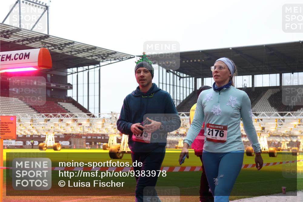 07.12.2025 - St. Pauli X-Mass-Run No. 15 Luisa Fischer http://msf.ph/oto/9383978 07.12.2025 11:27:39 Ziel 0, 1775, 15, 2176, 35, 36, 534, 1080, 1772, 2072, 2175, 2176, 2571, 2572, 2789, 2790, 2887, 2972, 2979, 2995, 2999, 3004, 3098, 3099, 3315, 3956, 4647, 4656 meine-sportfotos.de