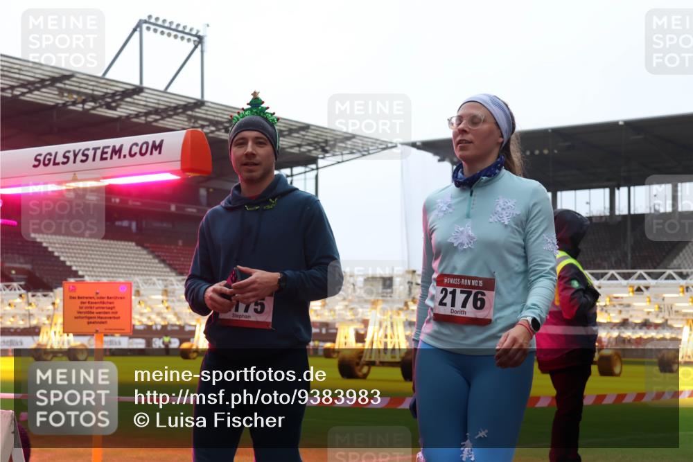 07.12.2025 - St. Pauli X-Mass-Run No. 15 Luisa Fischer http://msf.ph/oto/9383983 07.12.2025 11:27:39 Ziel 175, 15, 2176, 35, 36, 534, 1080, 1772, 2072, 2175, 2176, 2571, 2572, 2789, 2790, 2887, 2972, 2979, 2995, 2999, 3004, 3098, 3099, 3315, 3956, 4647, 4656 meine-sportfotos.de