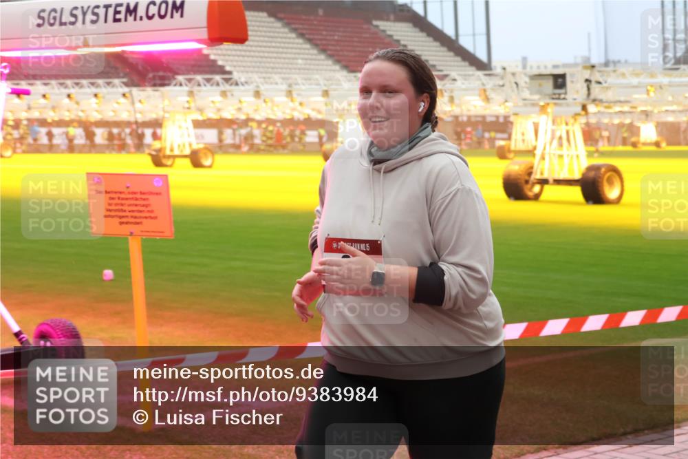 07.12.2025 - St. Pauli X-Mass-Run No. 15 Luisa Fischer http://msf.ph/oto/9383984 07.12.2025 10:14:15 Ziel 88, 970, 1062, 1220, 1699, 2905, 2951, 4371, 4502, 4526 meine-sportfotos.de