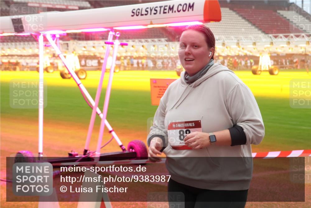 07.12.2025 - St. Pauli X-Mass-Run No. 15 Luisa Fischer http://msf.ph/oto/9383987 07.12.2025 10:14:15 Ziel 15, 89, 88, 970, 1062, 1220, 1699, 2905, 2951, 4371, 4502, 4526 meine-sportfotos.de